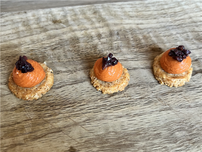 tomato and olive canape